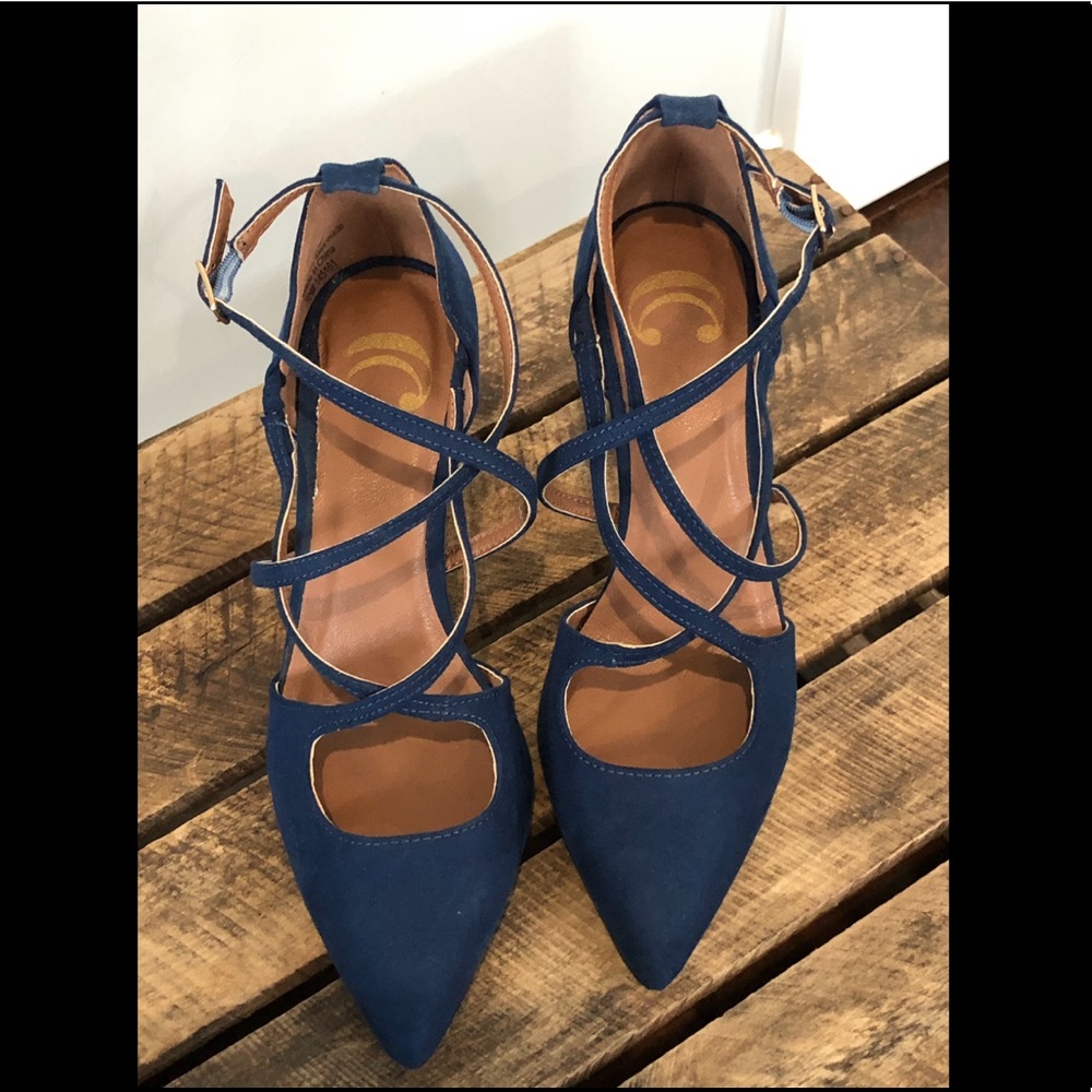 Charming Charlie Navy Heels-Excellent Condition!